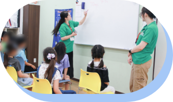 席に座って英語の練習